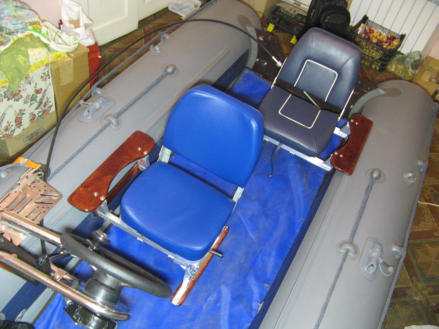 сделать поворотное кресло для лодки пвх