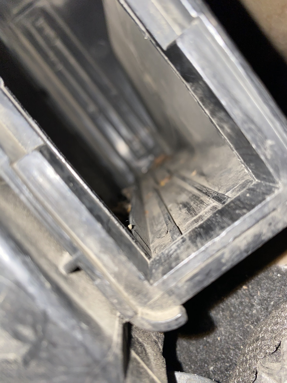 Замена салонного фильтра, установка сетки и прочистка кондея — Renault ...