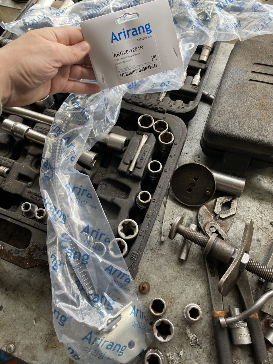 Сразу две грыжи на тормозных шлангах — Hyundai Solaris (2G), 1,6 л ...