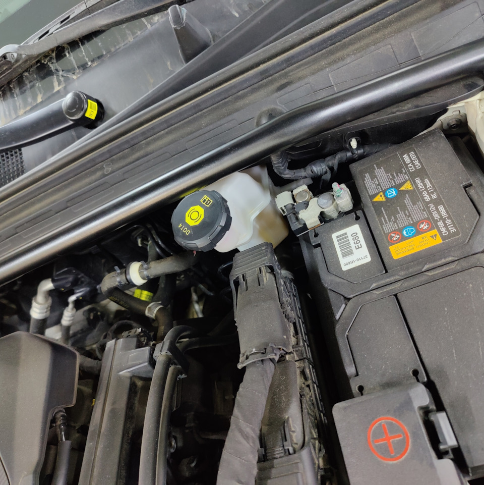 Фото в бортжурнале KIA K5 (3G). Запчасти на фото: 371101R680