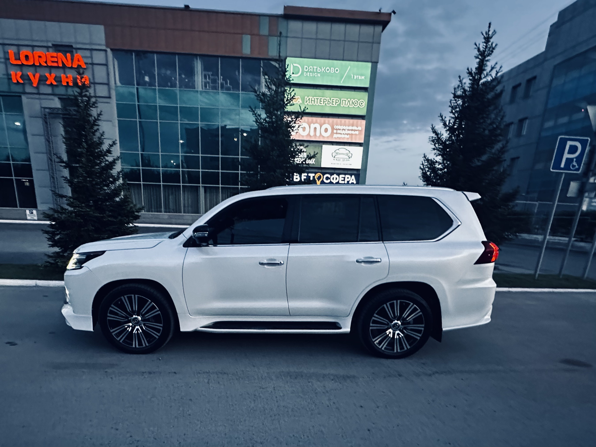 Вопрос по лобовому — Lexus LX (URJ200/URJ201), 5,7 л, 2018 года ...