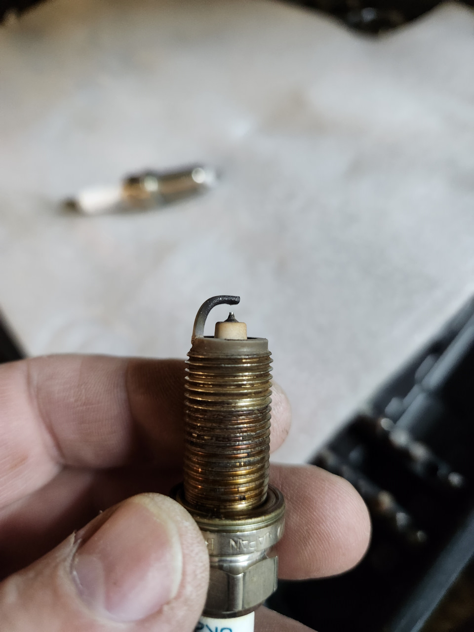 Land cruiser 2008 свечи зажигания. Toyota 90919-01235. свечи зажигания на прадо 120 4. свеча зажигания ленд крузер прадо 120. свечи зажигания прадо 120 бензин 4.