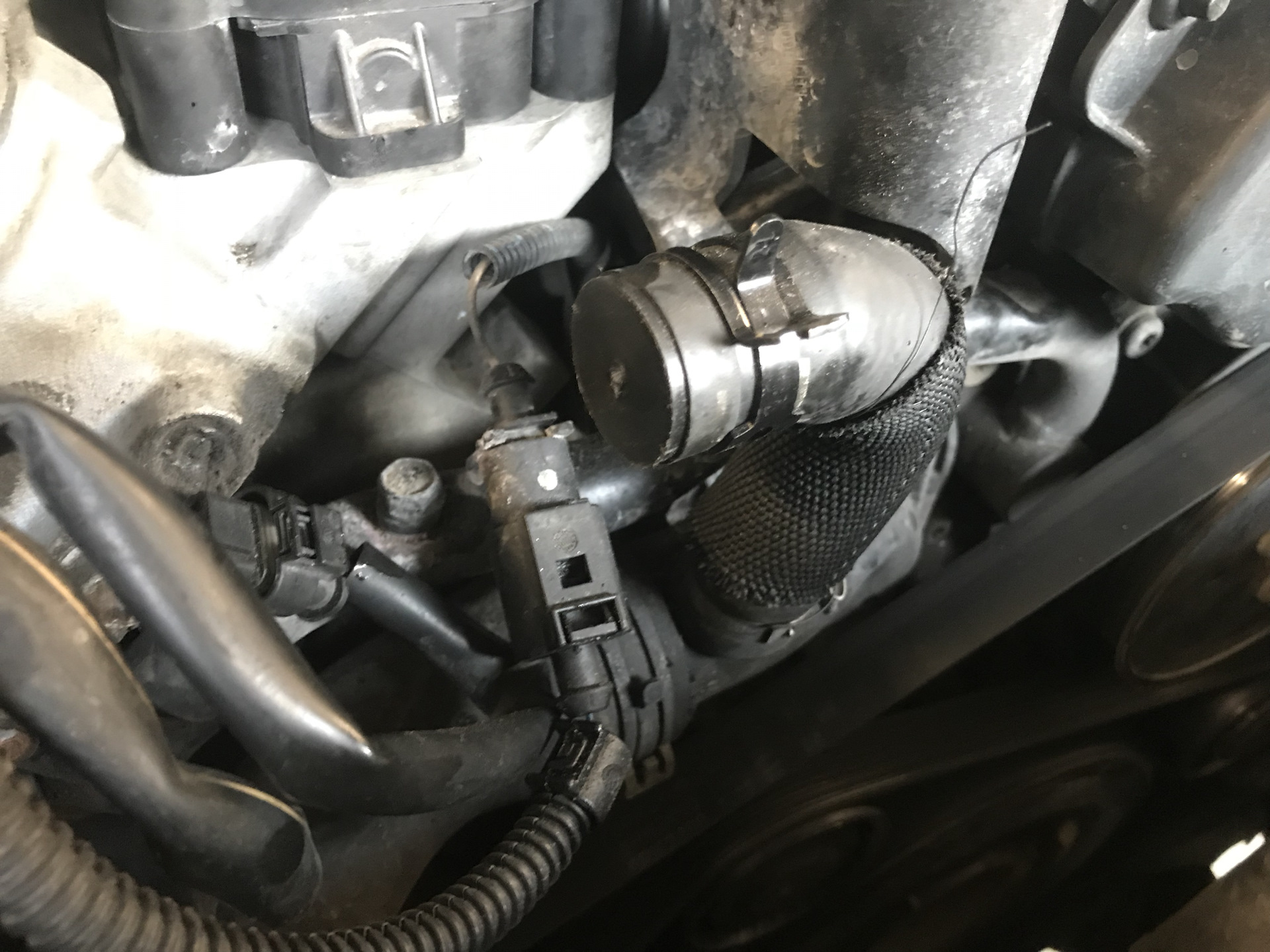 Маслоотделитель туарег 3. 2. Не набирает обороты туарег. Заслонка выпускного коллектора volkswagen touareg дизель 2. Не набирает обороты туарег.