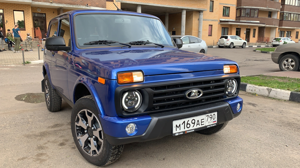 Lada 4x4 Urban синяя