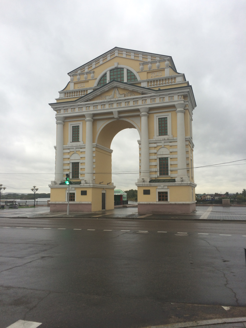 арка в иркутске на набережной