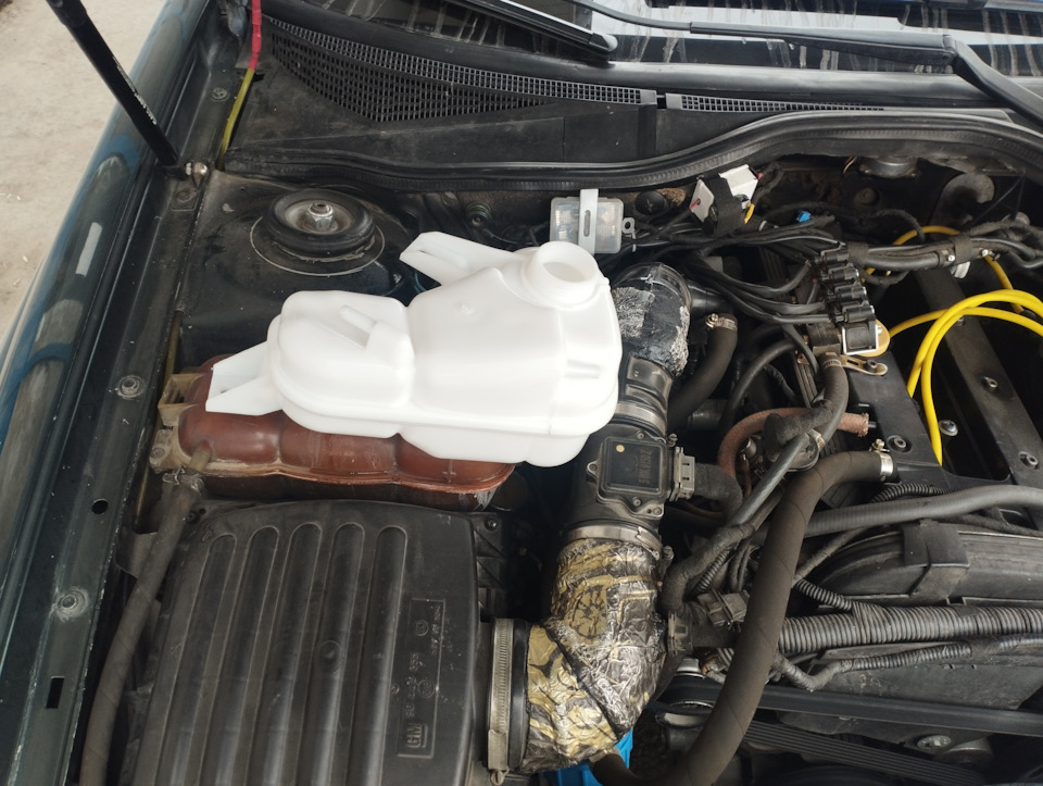 Расширительный бачок от Нексии на Омегу Б — Opel Omega B, 2 л, 1995 ...