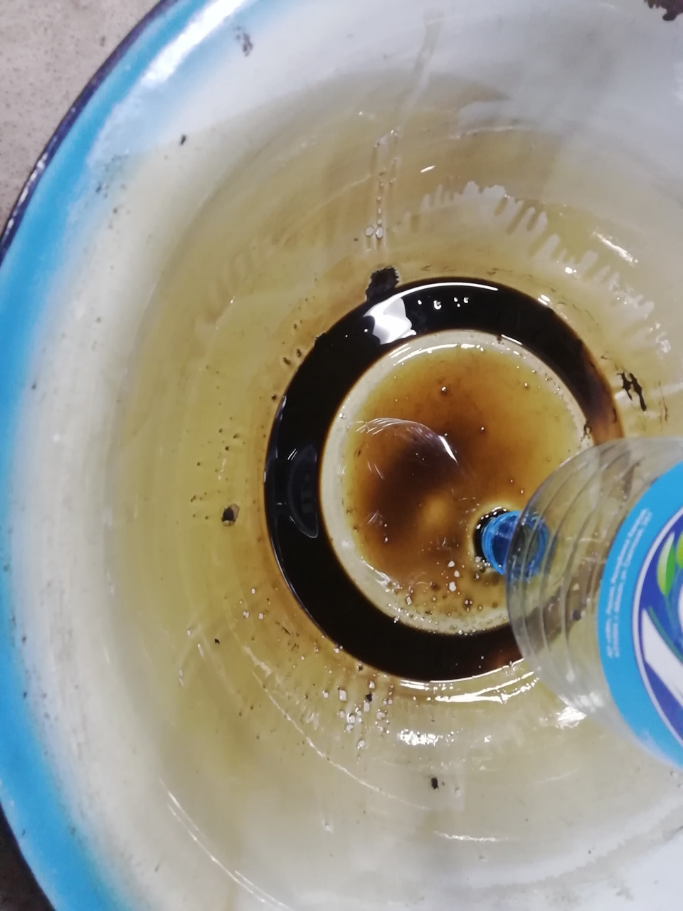 Масло прошедшее 3500 км после промывки LIQUI MOLY 1920 — Ford Focus Hatchback II