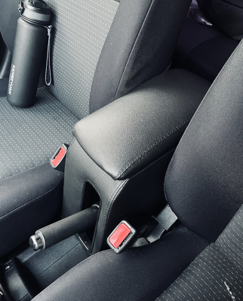 Подлокотник — Hyundai Getz, 1,4 л, 2005 года | аксессуары | DRIVE2