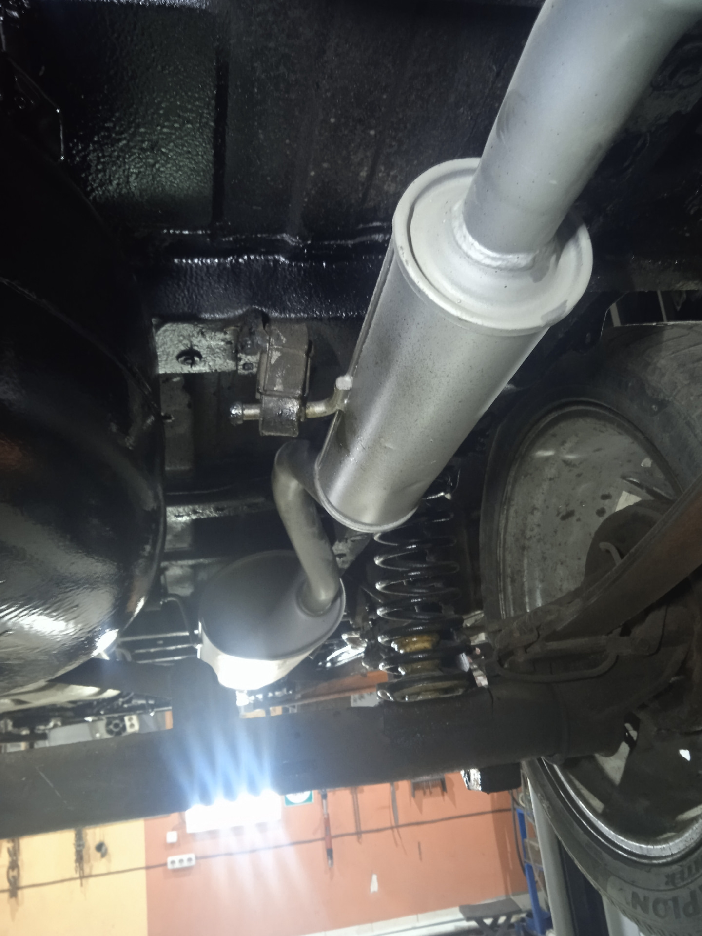 Замена глушителя — Dodge Caravan IV, 3,3 л, 2001 года | запчасти | DRIVE2