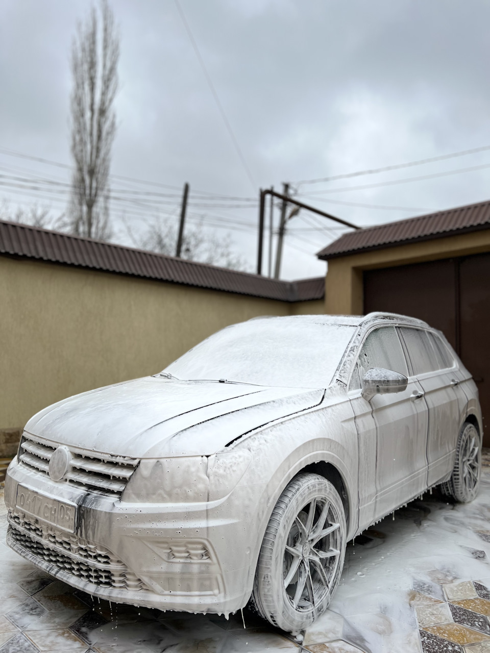 Пыль из Краснодарского края стала причиной грязного дождя в Махачкале —  Volkswagen Tiguan (2G), 2 л, 2019 года | мойка | DRIVE2