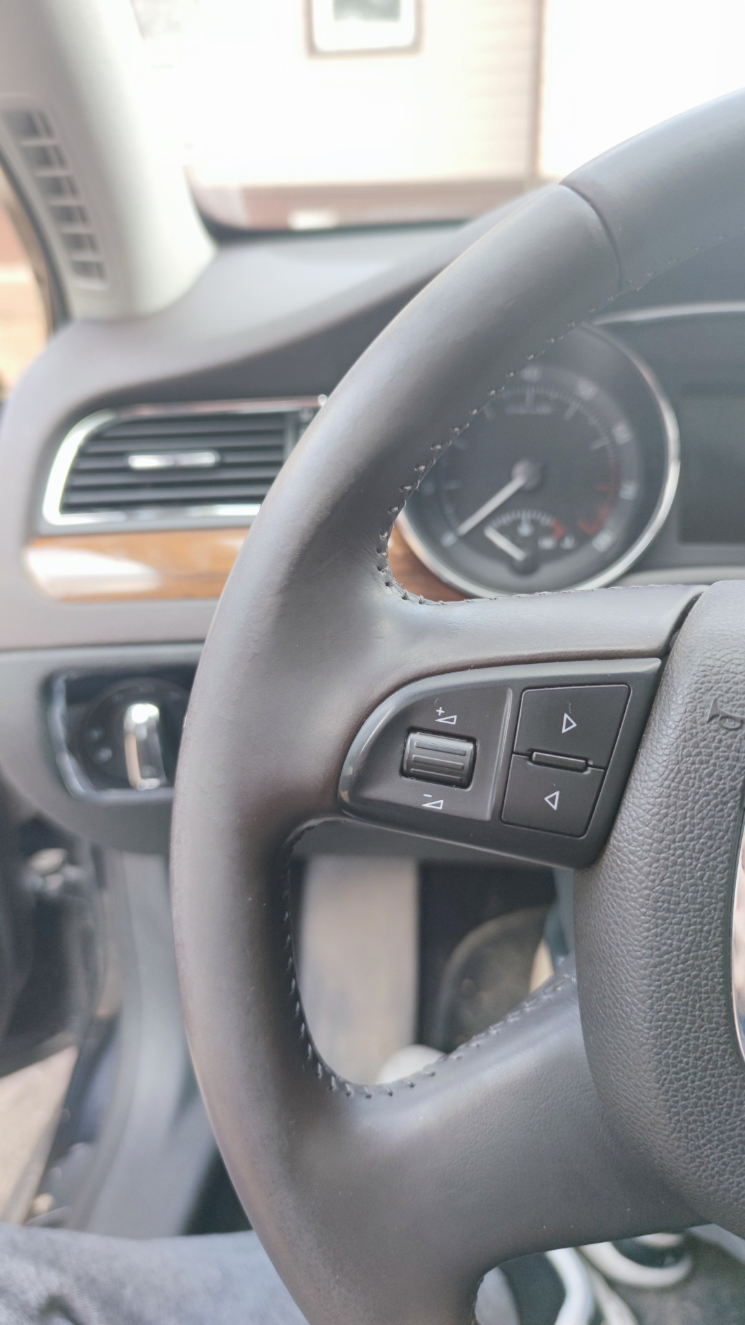 Уход за кожей — Skoda Superb Combi (Mk2), 2 л, 2012 года | мойка | DRIVE2