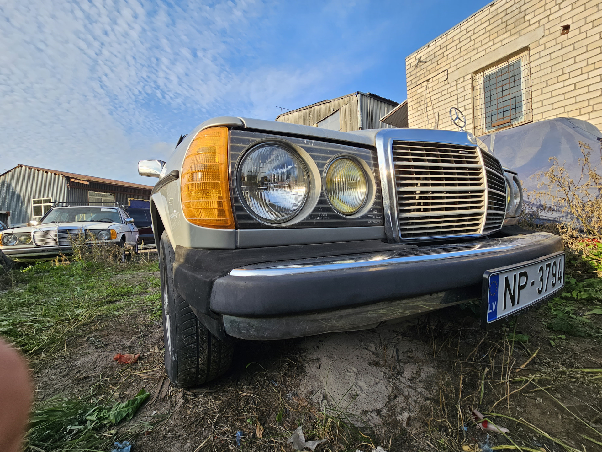 002 Какой ремонт выглядит дороХо, боХато? — Mercedes-Benz W123, 3 л, 1982  года | кузовной ремонт | DRIVE2