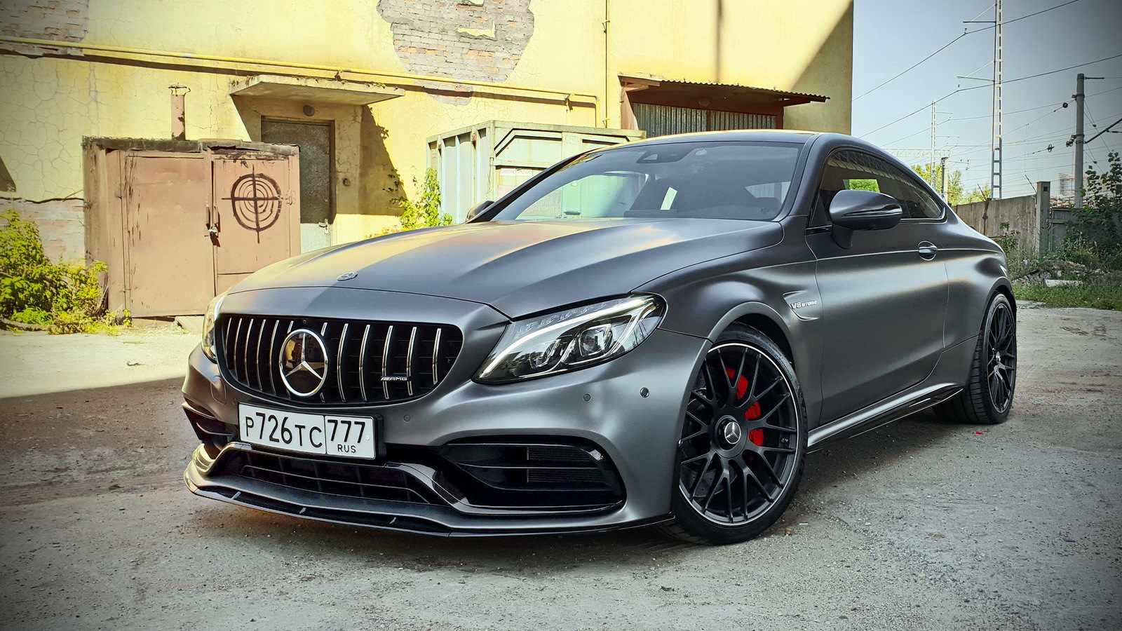 Mercedes c63 AMG серый матовый