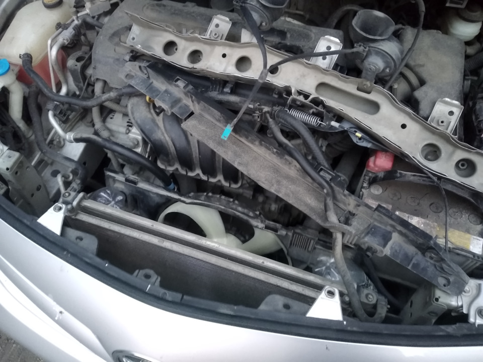 Замена вентилятора охлаждения — Toyota Corolla (140/150), 1,4 л, 2008 ...