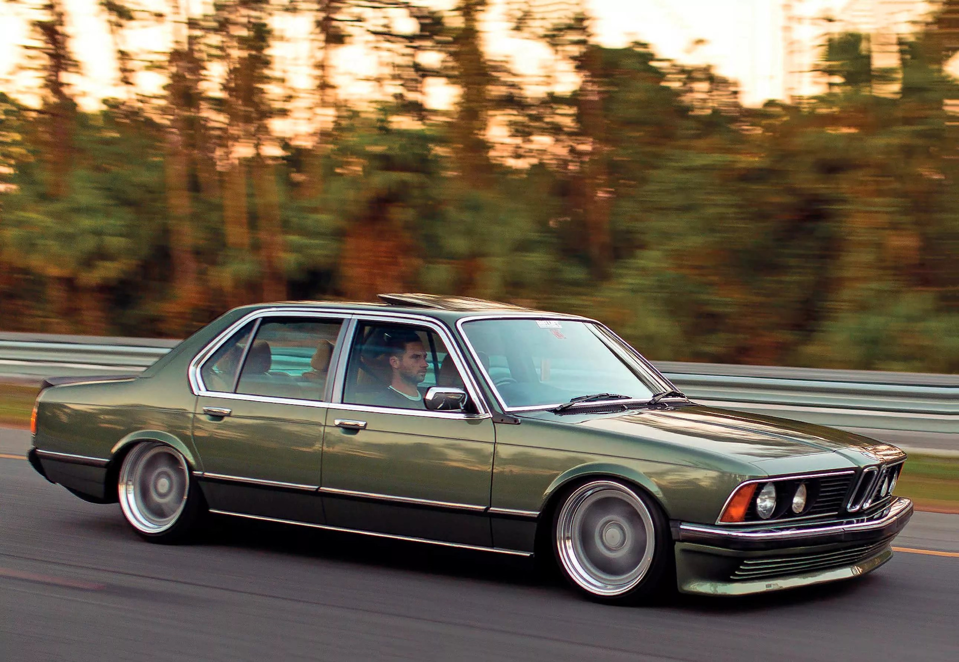 BMW e24 акула черная