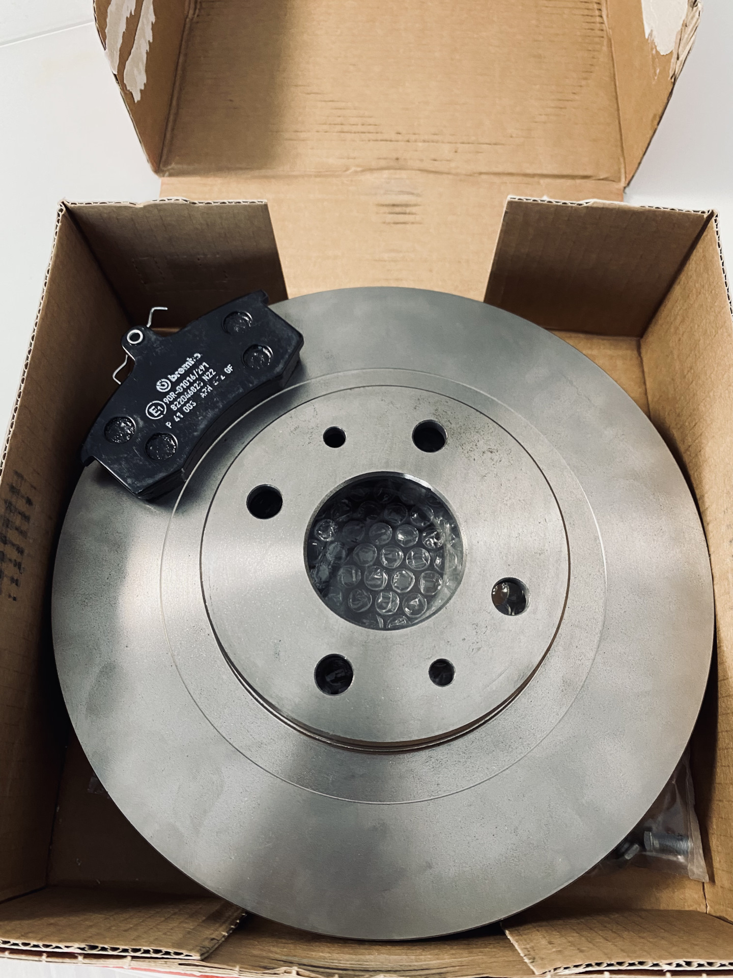 Тормозные диски/колодки Brembo — Lada Приора седан, 1,6 л, 2012 года ...