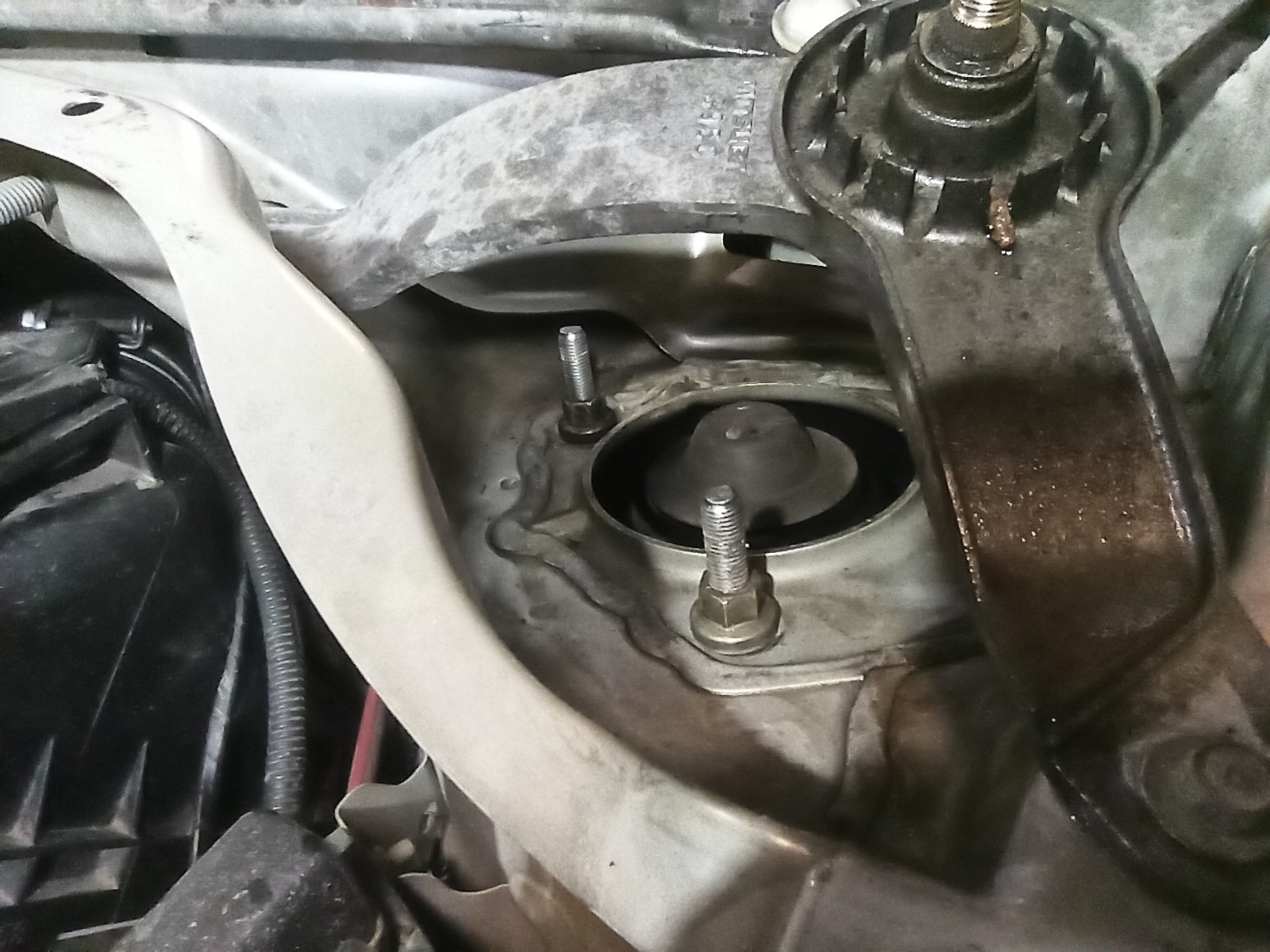 Замена передних стоек — Mitsubishi Grandis, 2,4 л, 2003 года | своими ...