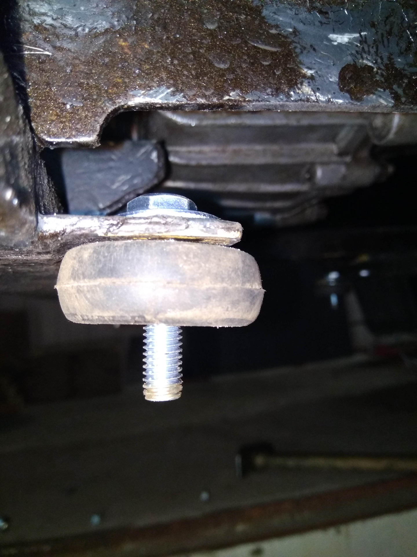 Нива 2121 подрамник рпм. Крепление подрамника. Крепление подрамника. Крепление подрамника. Подрамник ваз 11113.