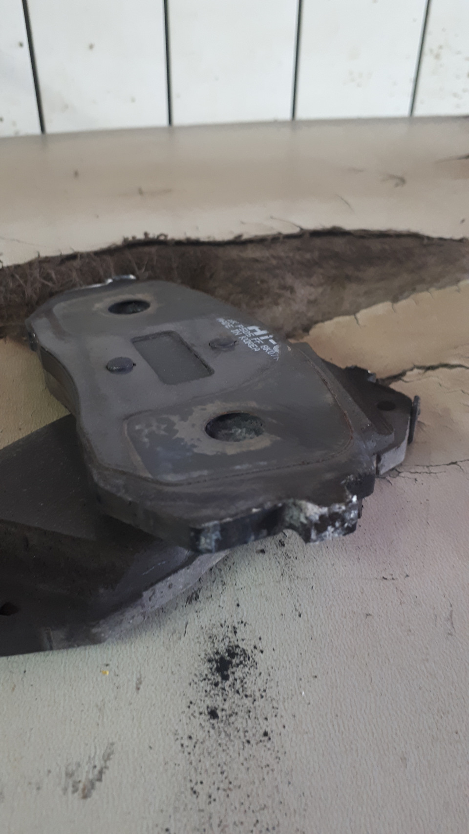 Стук при нажатии на тормоз. Виноваты колодки! — KIA Sportage (4G), 2 л ...