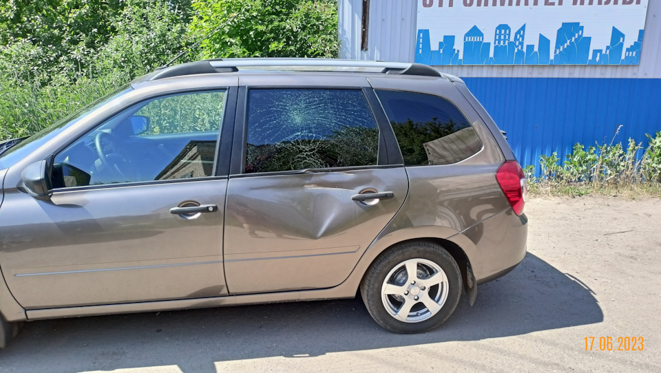 ДТП и другое… — Lada Гранта Универсал, 1,6 л, 2019 года | ДТП | DRIVE2