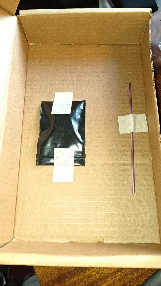 Вязальный крючок для подтяжки ниток и пакетик с ниткой и иголкой. — Ford Galaxy (Mk III)