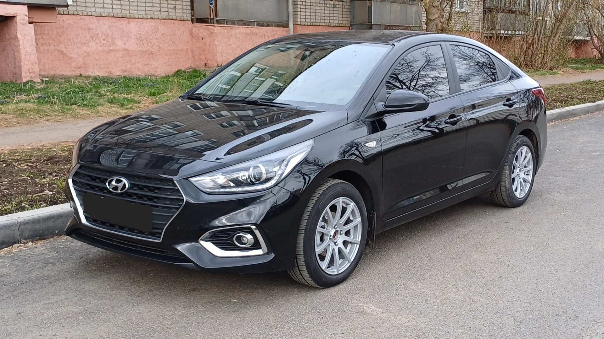 Hyundai Solaris (2G) 1.6 бензиновый 2018 | Black на DRIVE2