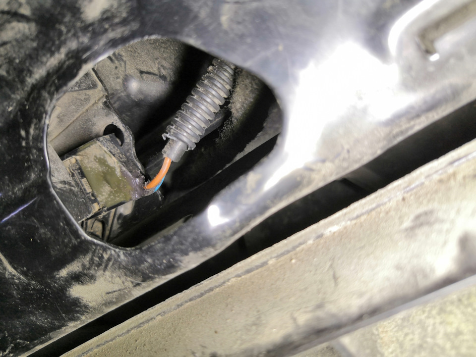 Установка штатного концевика капота (для сигнализации) — Volkswagen ...