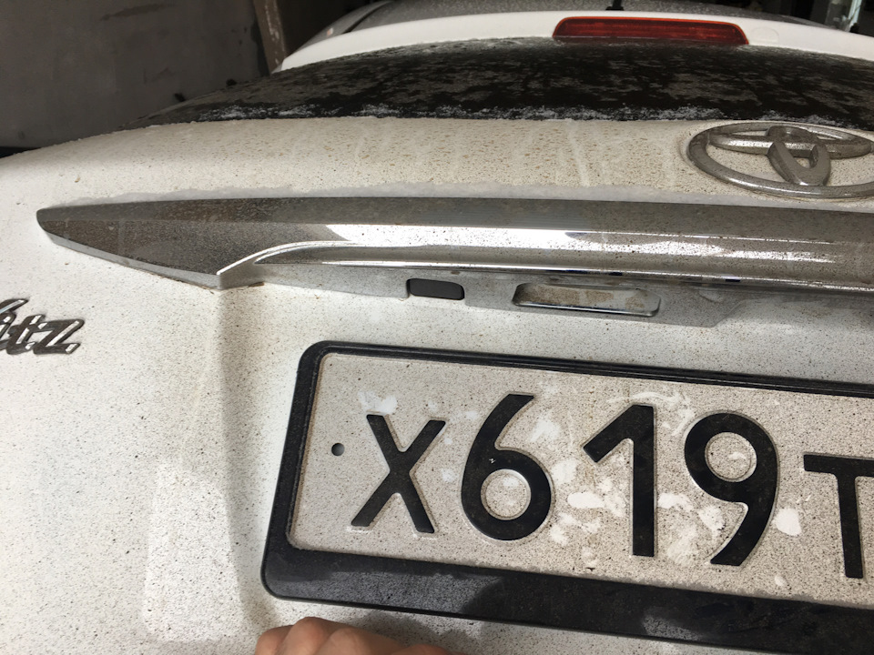 Как снять плафон подсветки номера vitz 130