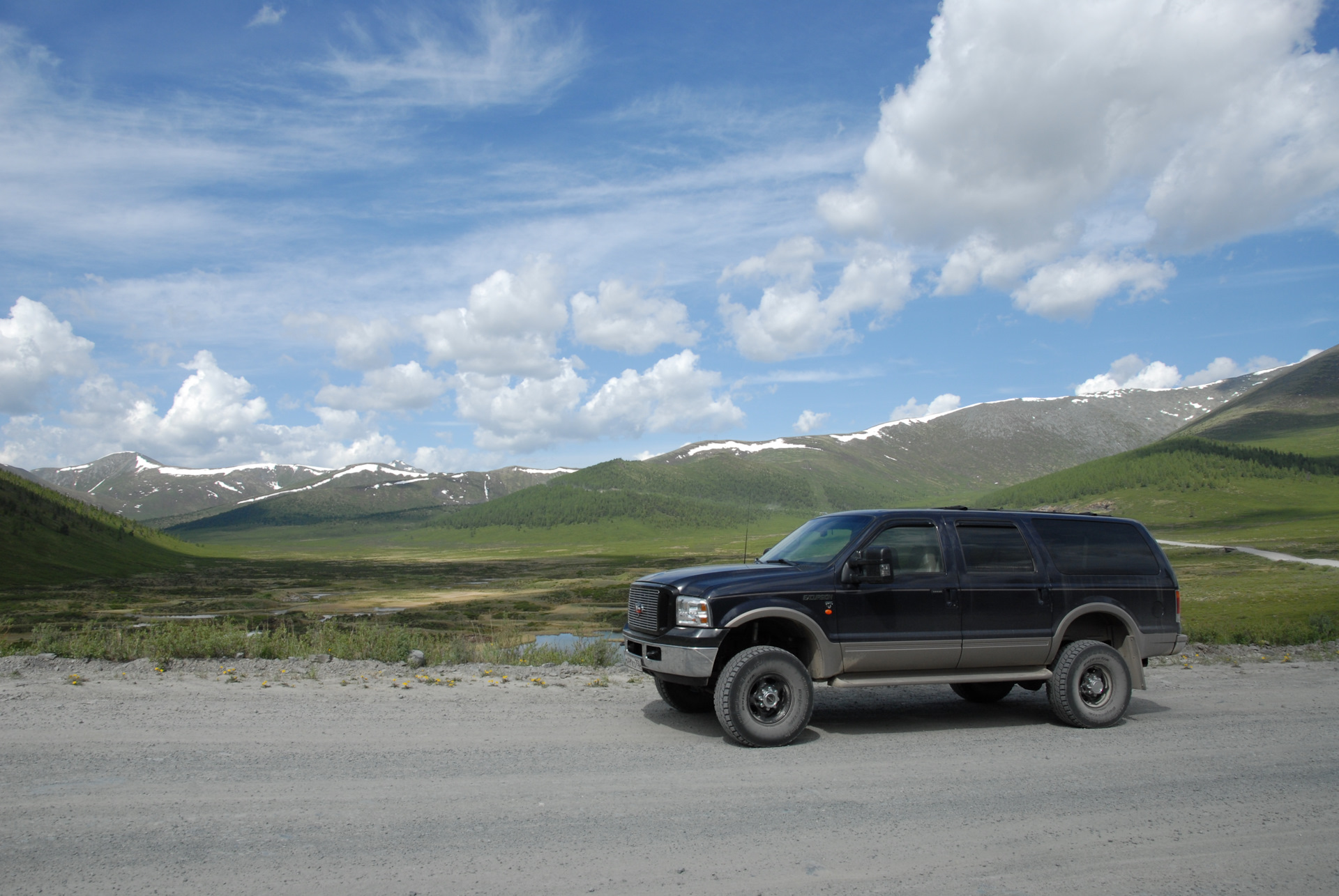 Ford Excursion off Road