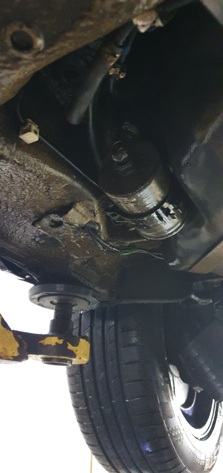 Замена топливного фильтра и замер топлива — Audi Allroad (C5), 2,7 л ...