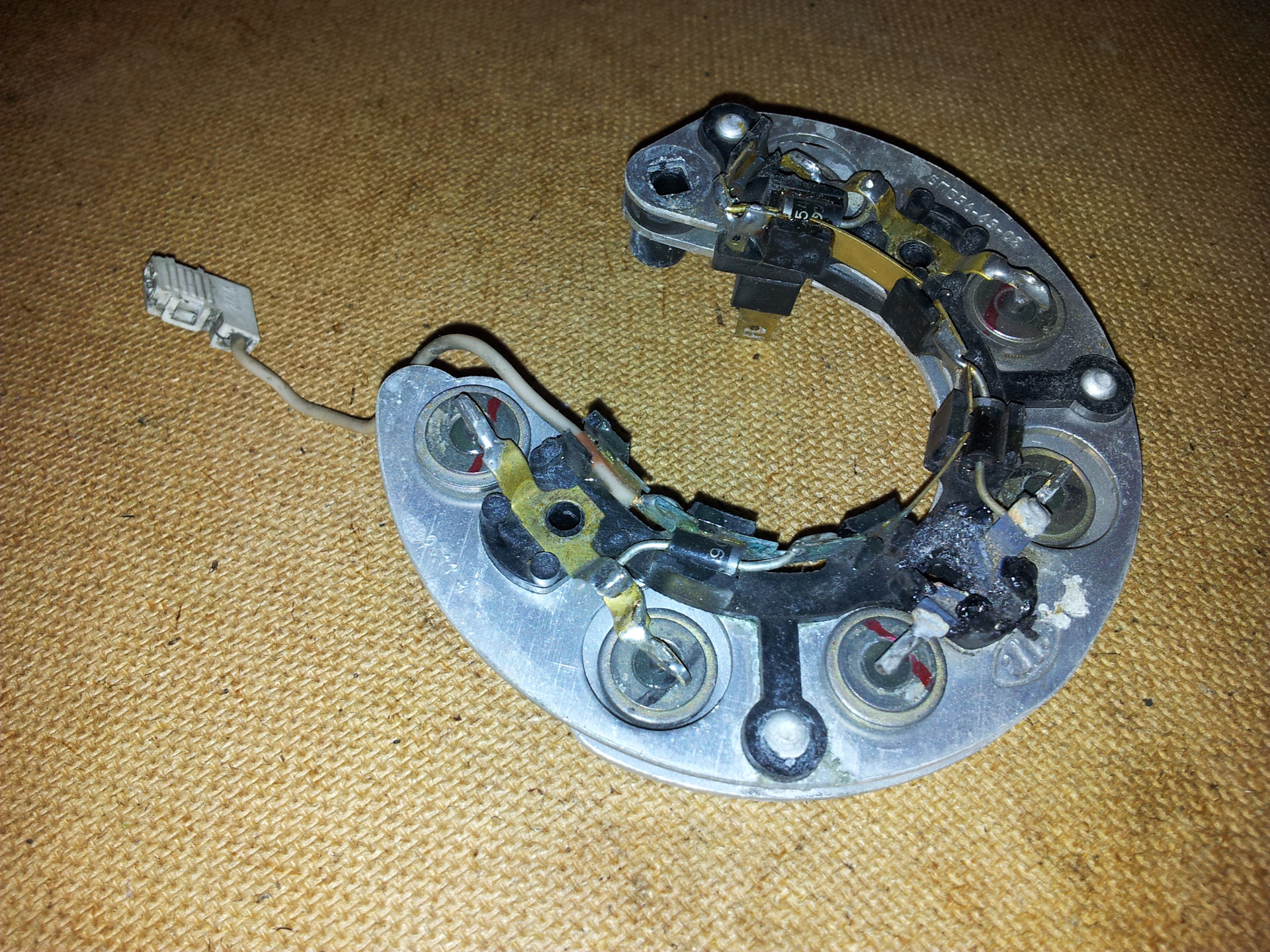 Загорелся аккумулятор в полнакала — Lada 21070, 1,5 л, 2002 года ...