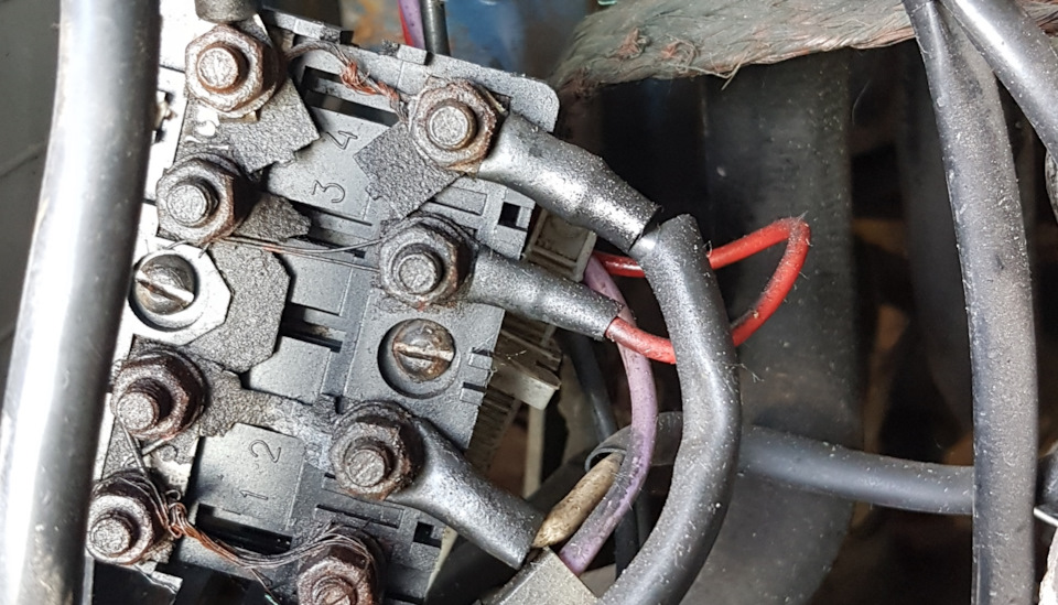 Неприятный сюрприз в багажнике, ремонт стекловолокном — Volkswagen Golf ...