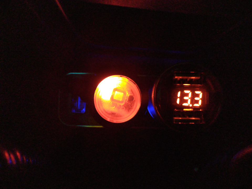 Прикуриватель в подлокотнике VOLVO XC 90 — Volvo XC90 (1G), 2,5 л, 2012