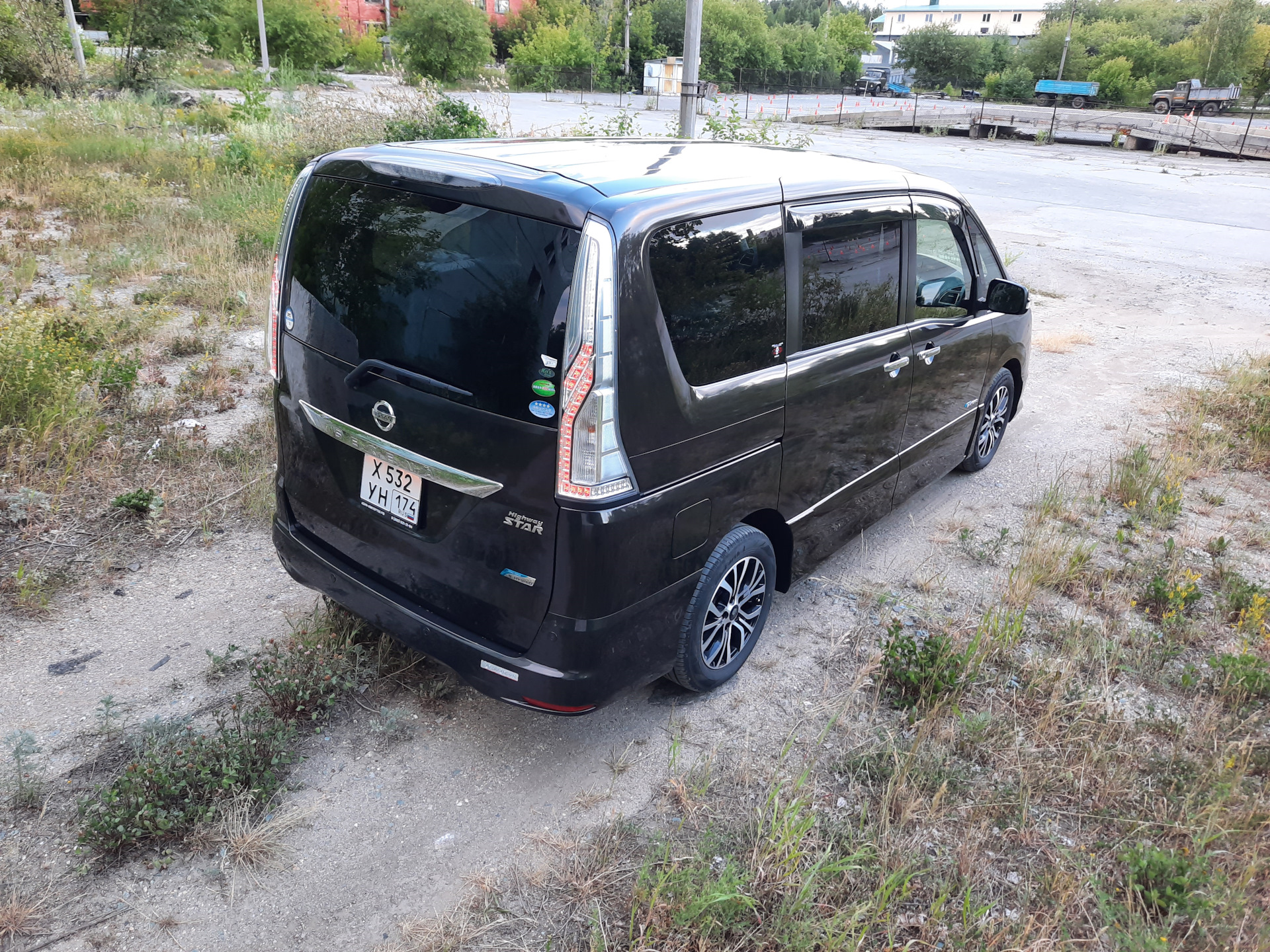 Авито серена. Мерседес Вито длинная база. Toyota Isis. Вокси 4вд. Багажник на крышу Мерседес Вито.