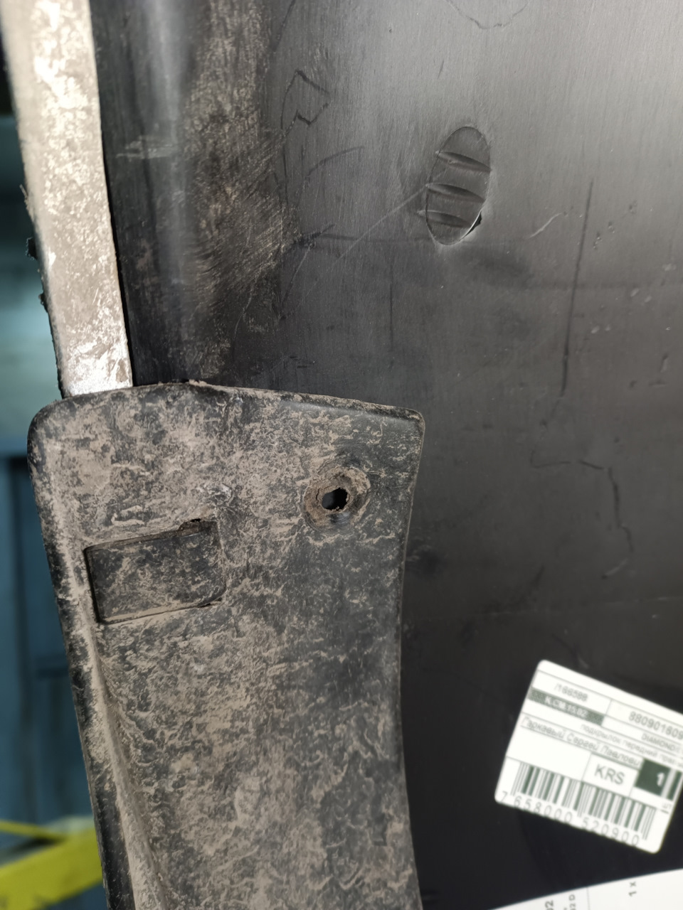 Крепление брызговика. — Skoda Octavia Combi A4 Mk1