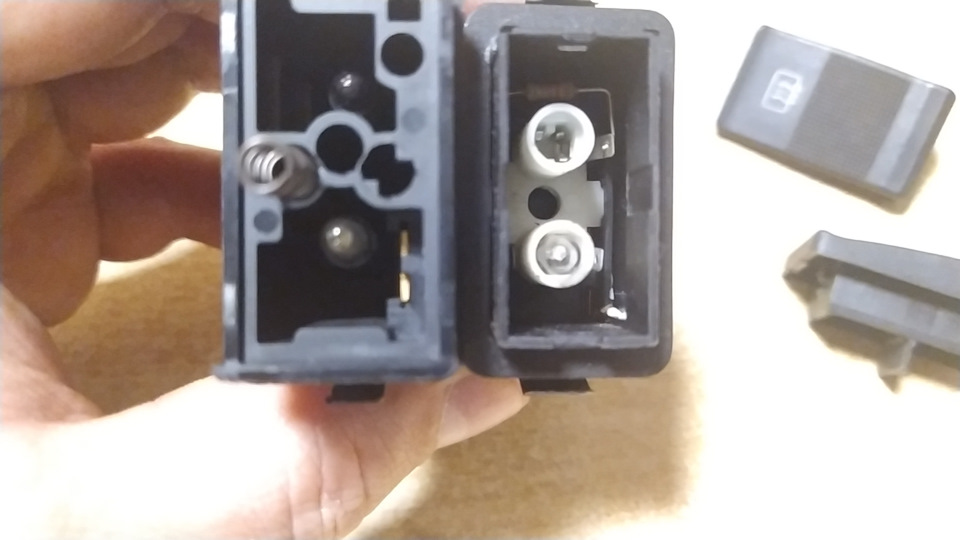 Замена ламп подсветки кнопок Ауди. — Audi 80 (B3), 1,8 л, 1989 года ...