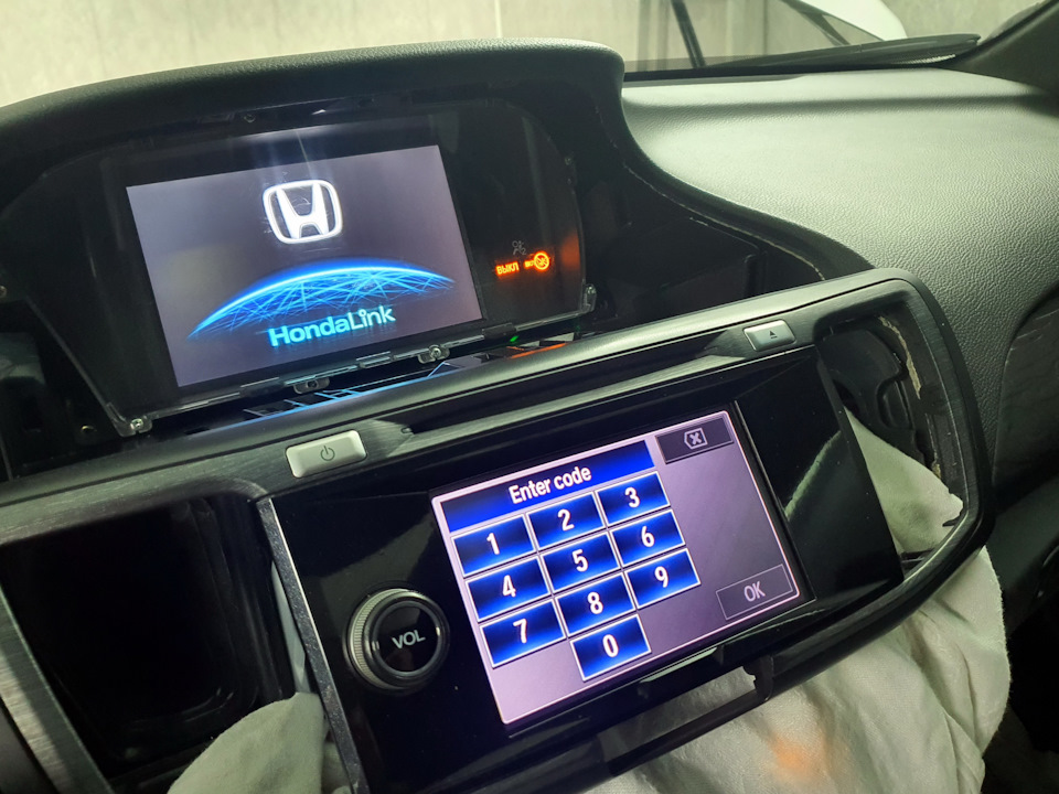 Ауди q5 2012 головное устройство. Установка штатной навигации. Установка штатной навигации. Установка штатной навигации. Штатной навигации мазда сх5.