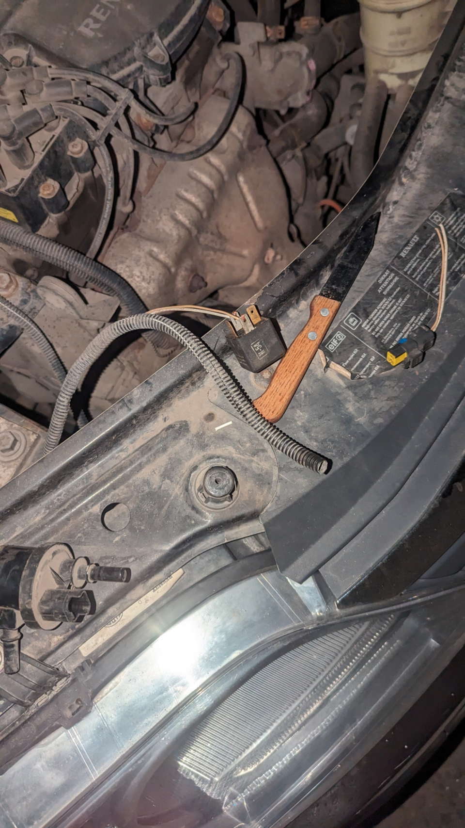 Удаление адсорбера Renault Logan — Renault Logan (1G), 1,4 л, 2010 года ...