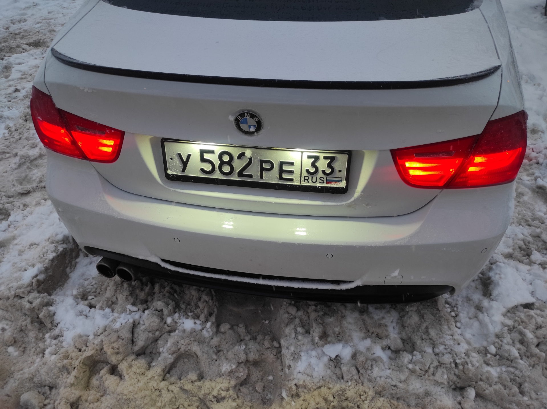 Подсветка номера — BMW 3 series (E90), 2 л, 2009 года | аксессуары | DRIVE2