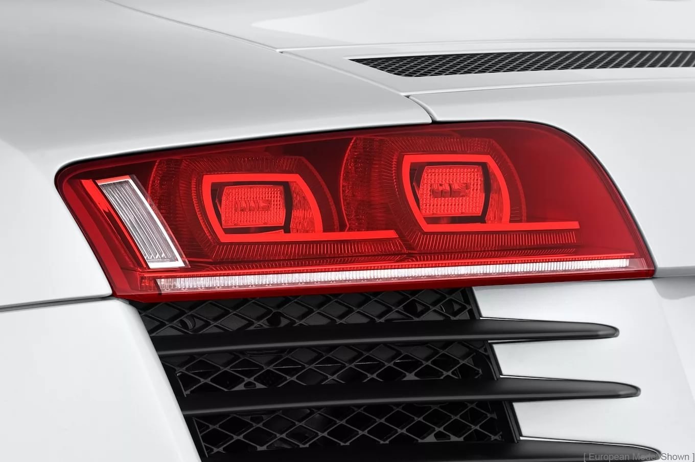 Поворот ауди. Audi r8 Tail Lights. Audi a8 Rear Lights. Audi a8 back Lights. Фонарь Audi r8.