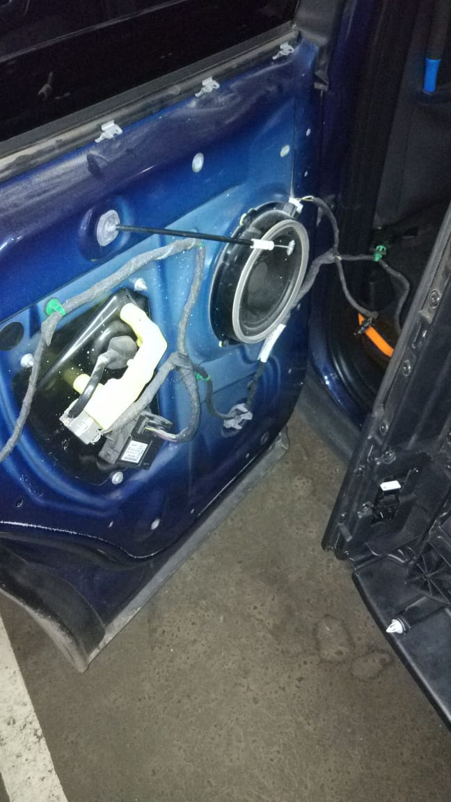 Улучшение качества звука-начало))))) #3 Установка твитеров в задние ...