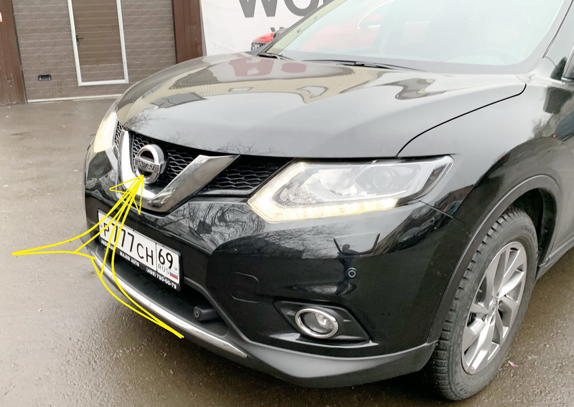 Ниссан икстрейл т32 парктроник. Камера Nissan x-Trail t32. Передняя камера Nissan x-Trail t32. Камера Ниссан т32 передняя. Парктроник Ниссан х-Трейл т32 передний.