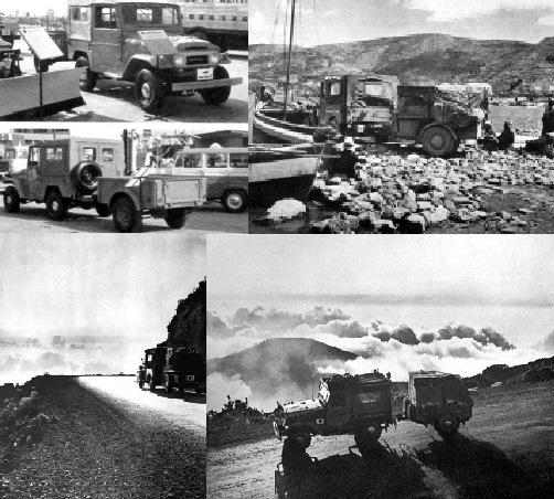 Ранние FJ40 на черно-белых кадрах позируют с прицепом T10 — Toyota Land Cruiser 40