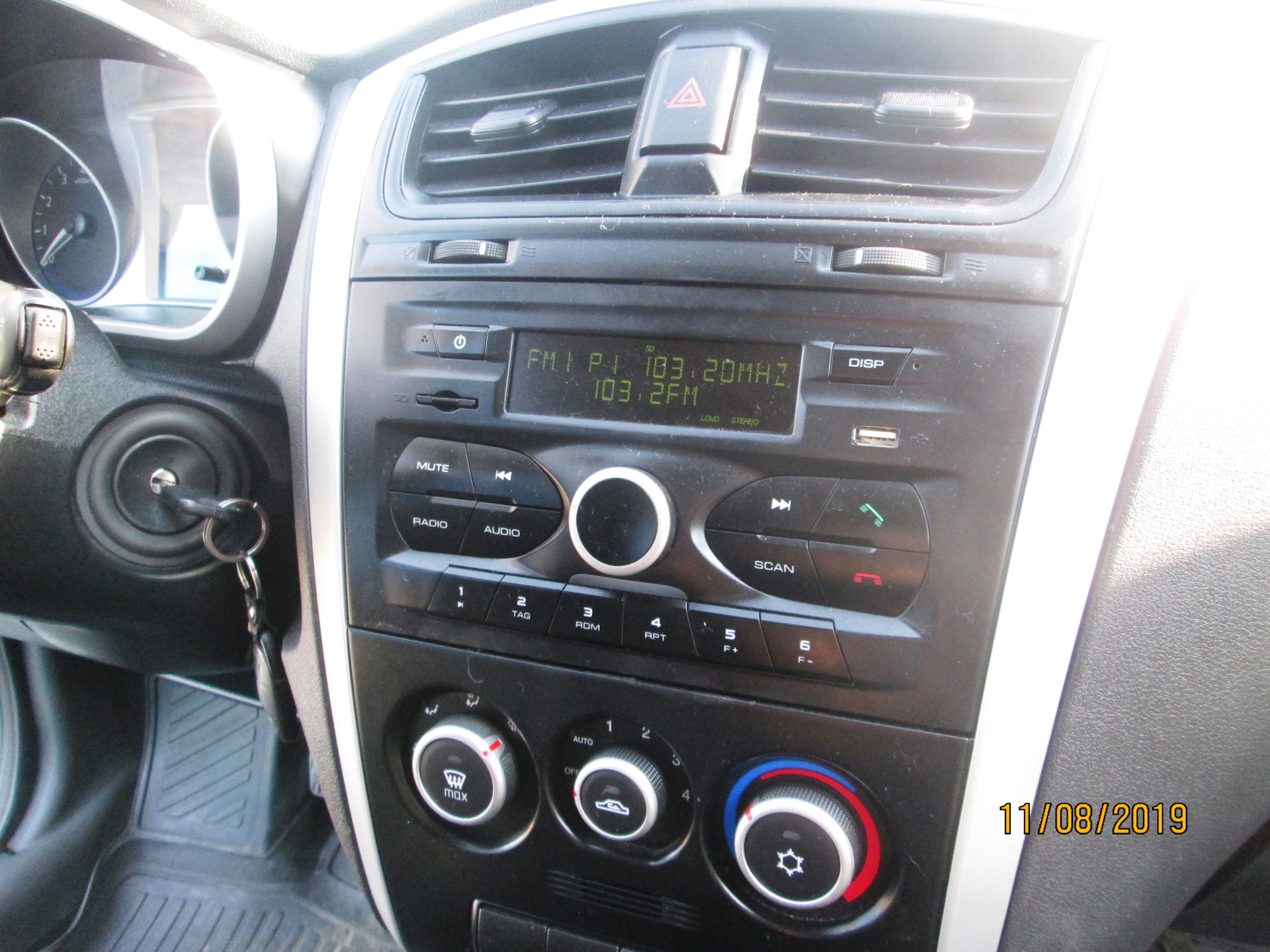 Подсоединил магнитолу, в обход замка зажигания. — Datsun on-Do, 1,6 л ...