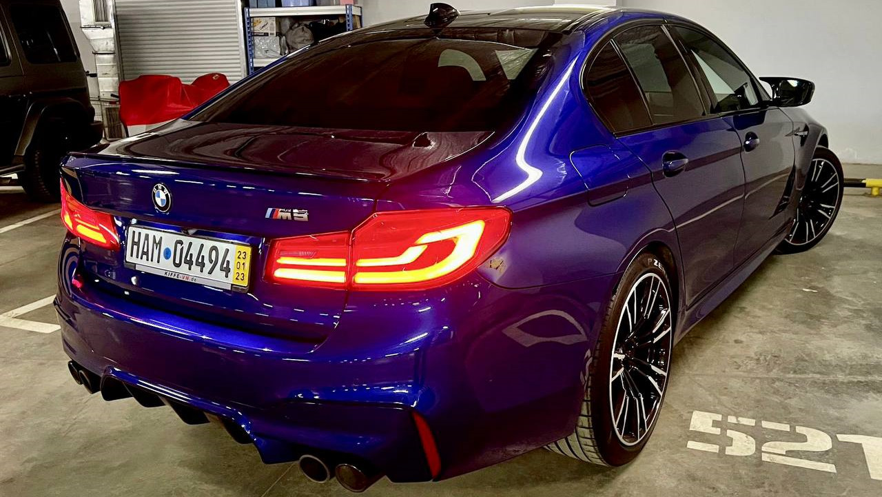 BMW m5 f90 синяя