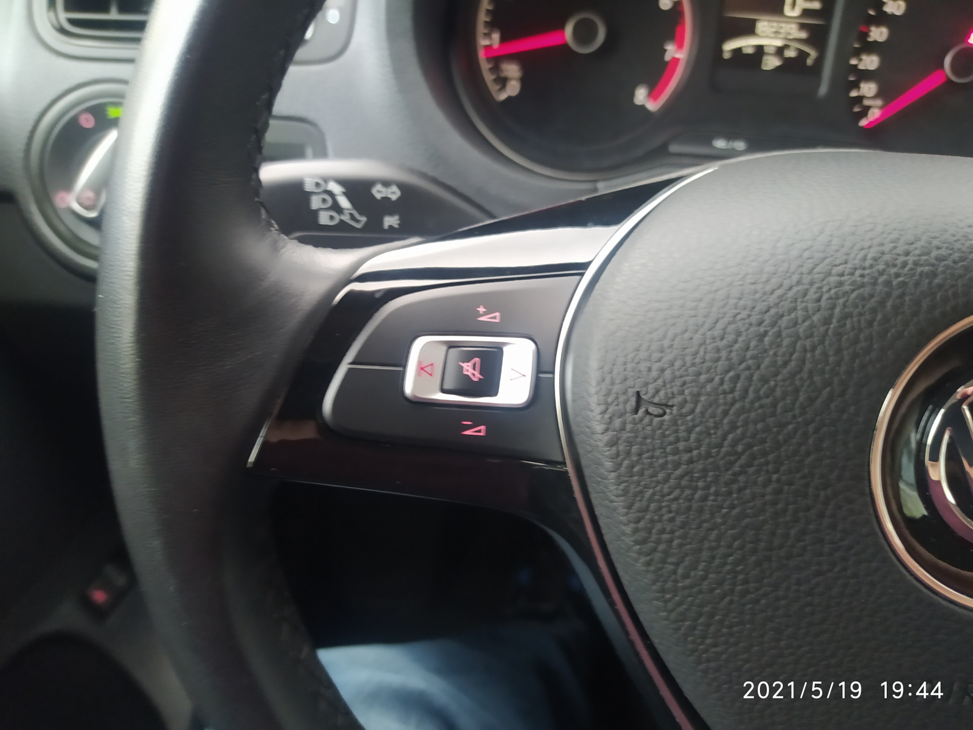 Мультируль в Trendline — Volkswagen Polo Sedan, 1,6 л, 2019 года ...