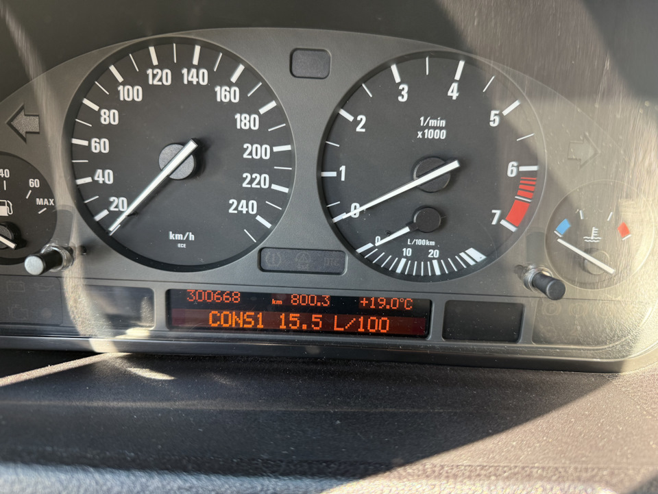 Photo from the logbook BMW X5 (E53). Found on photo: 300668, SL2100