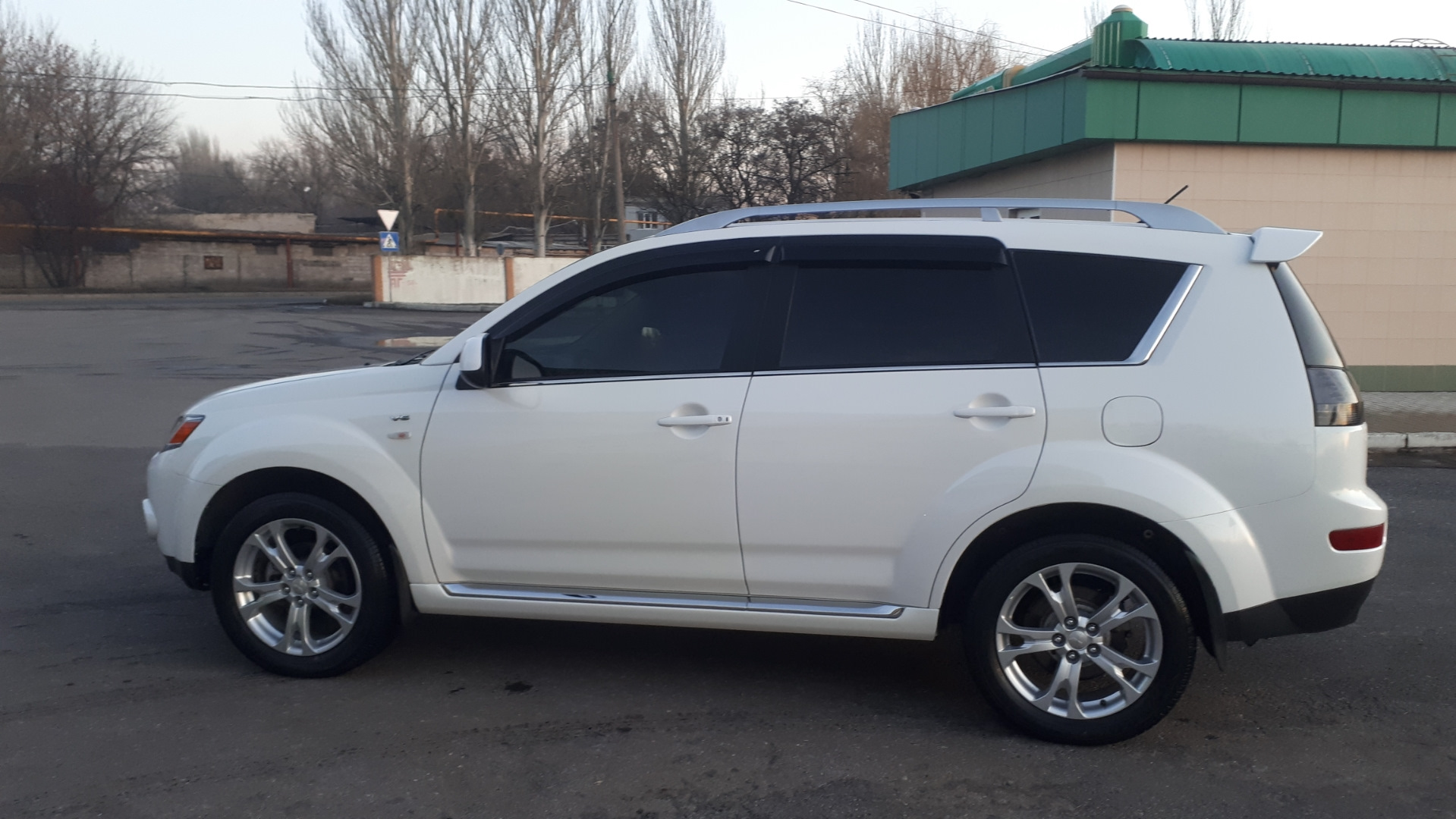 Mitsubishi outlander xl 3.0. Аутлендер XL 3.0. Митсубиси Аутлендер XL 3.0 2008. Митсубиси Аутлендер XL 3.0белый. Outlander XL 3.0 рест.