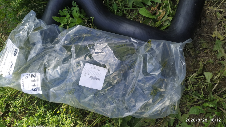 нижний патрубок интеркуллера — Peugeot 607, 2,2 л, 2001 года | своими ...