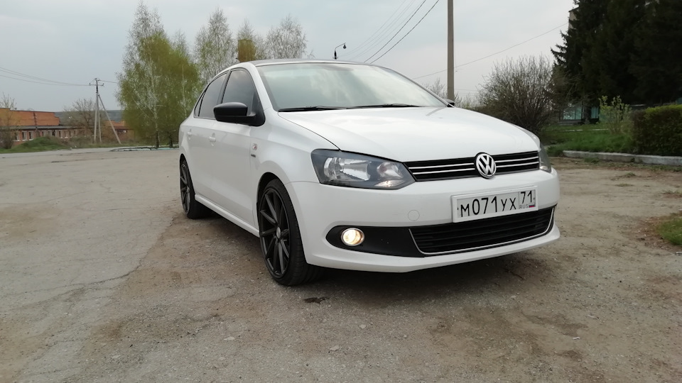 Volkswagen Polo Sedan Drive2